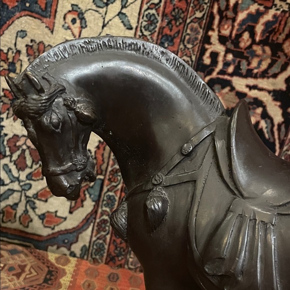 Elegant bronze Black Horse Sculpture - Picture 8 of 9